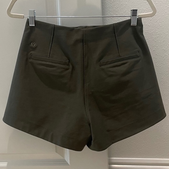 NWOT Lululemon Utilitech Relaxed-Fit High-Rise Short 3.5" Olive Green (Size 2) - Picture 3 of 5
